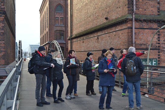 Mister X Hamburg 2h city tour, hunting & games for all ages - Walking, HVV rides, and the right shoes