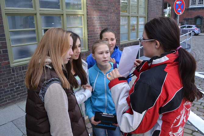Mister X Hamburg 2h city tour, hunting & games for all ages - What happens when you catch him