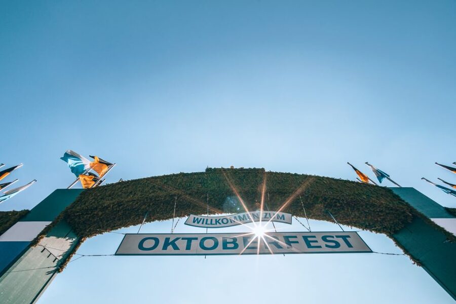 München: Oktoberfest Experience and Lunch in Tent - Meeting at Goetheplatz with a welcome beer