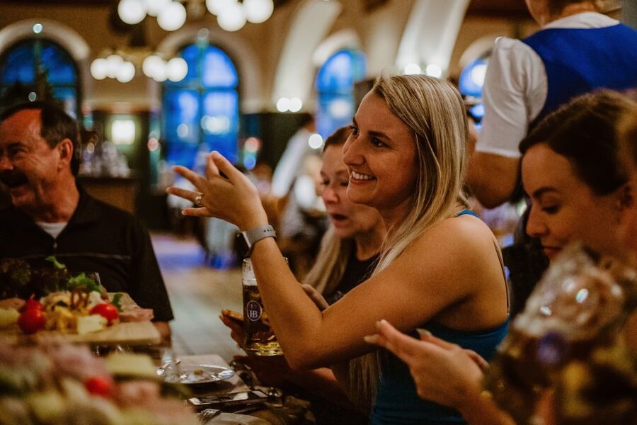 Munich: Beer and Food Tour with Dinner & Oktoberfest Museum - Starting at the Radius Tours office