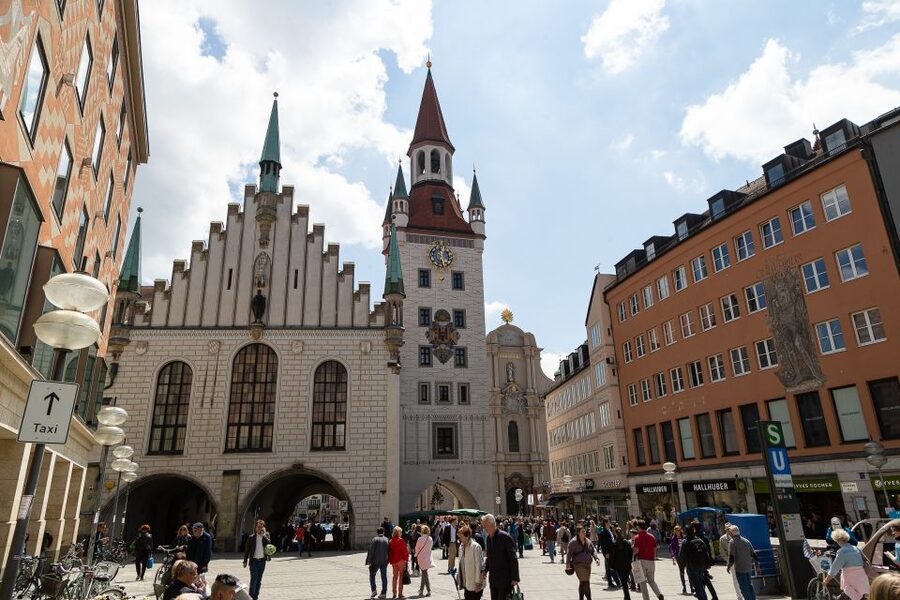 Munich: Big Bus Hop-On Hop-Off Sightseeing Bus Tour - Audio commentary, drivers, and the upper deck