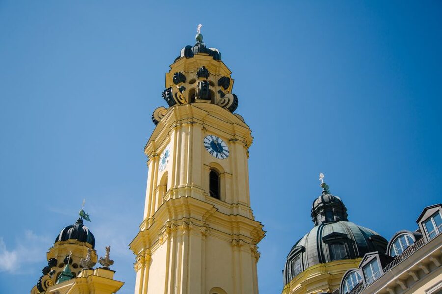 Munich: Bike Tour with Beer Garden Break - Museum quarter, Siegestor, and Odeonsplatz