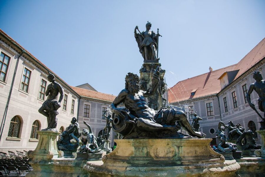 Munich: Bike Tour with Beer Garden Break - Why the guide can make or break the day