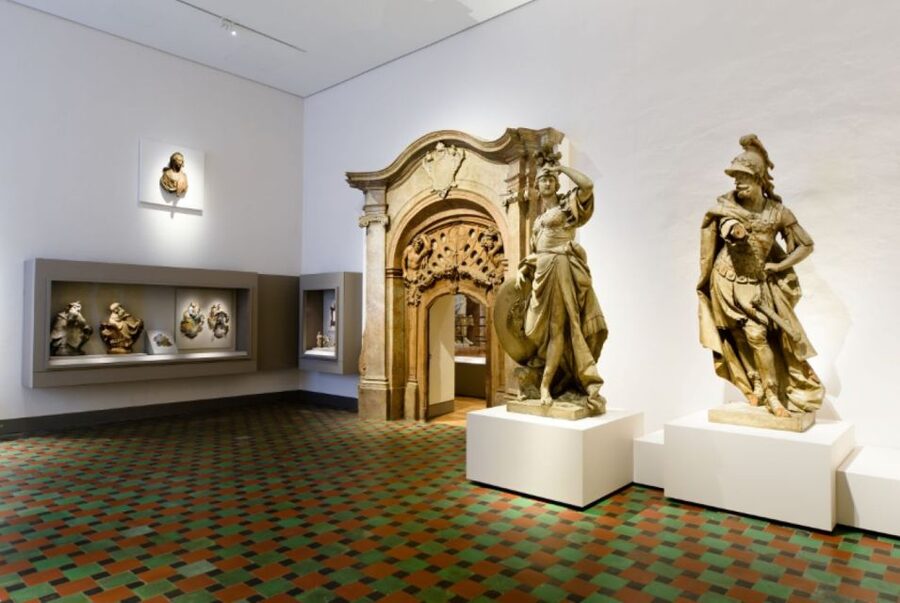 Munich: City Pass 45+ Top Attractions and Public Transport - Guided Tours And The German Language Question