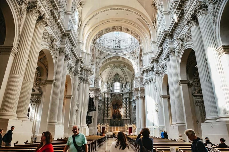 Munich: Classic Guided City Tour by Bike (English Tour Only) - The guides make or break the experience
