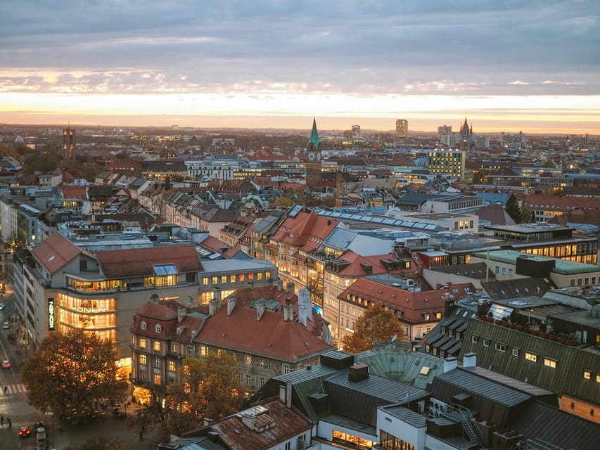 Munich Food Tour: The Ultimate Bavarian Full Meal & Drinks - Marienplatz: a sightseeing pause in the center