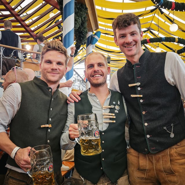 Munich: Guided Oktoberfest Experience with Beer and Lunch - The one-hour walk across the Wiesn
