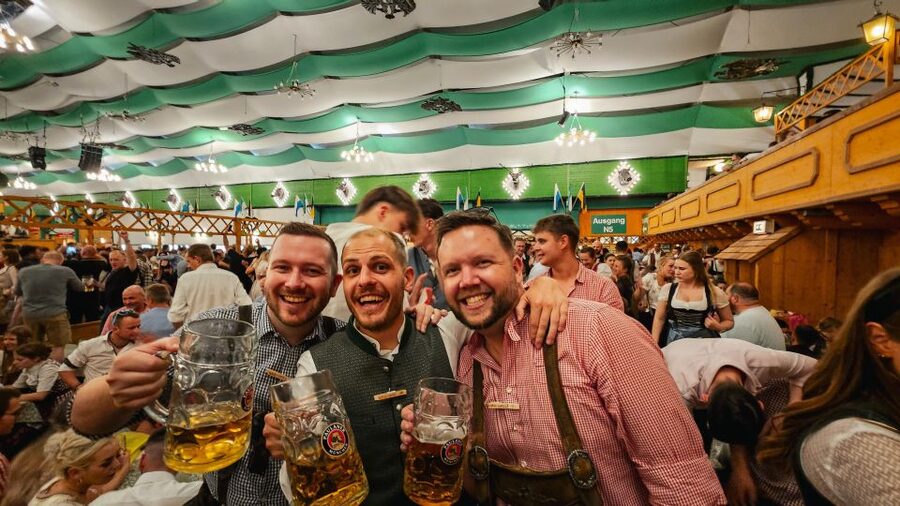 Munich: Guided Oktoberfest Experience with Beer and Lunch - My call on the Wiesn Mates Oktoberfest tour