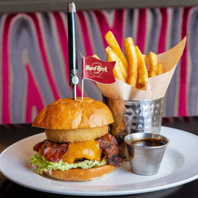 Munich: Hard Rock Cafe with Set Menu for Lunch or Dinner - The Rock Shop and Hard Rock Couture