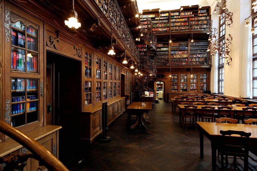 Munich: Law Library Guided Visit with Entry Tickets - Getting value from 30 minutes