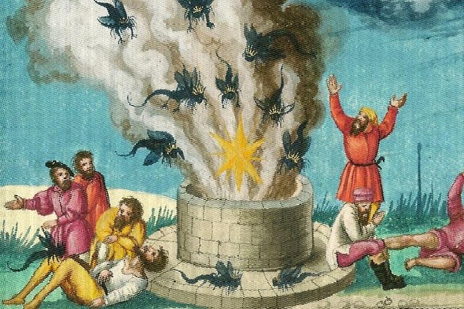 Munich Macabre Group Walking Tour - Alter Hof, royal crime, and medieval weapons