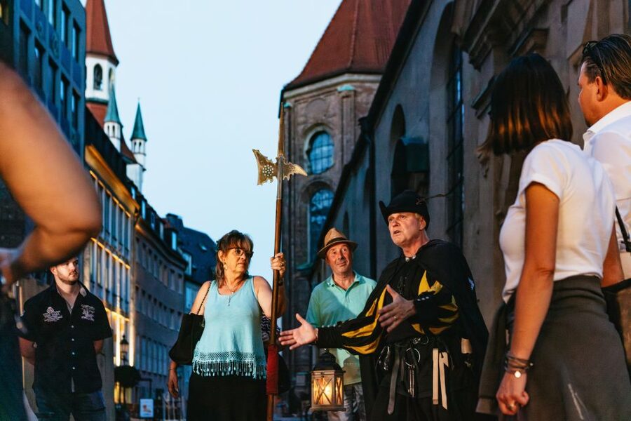 Munich: Middle Ages Tour with Night Watchman - Viktualienmarkt and punishment for bad bakers