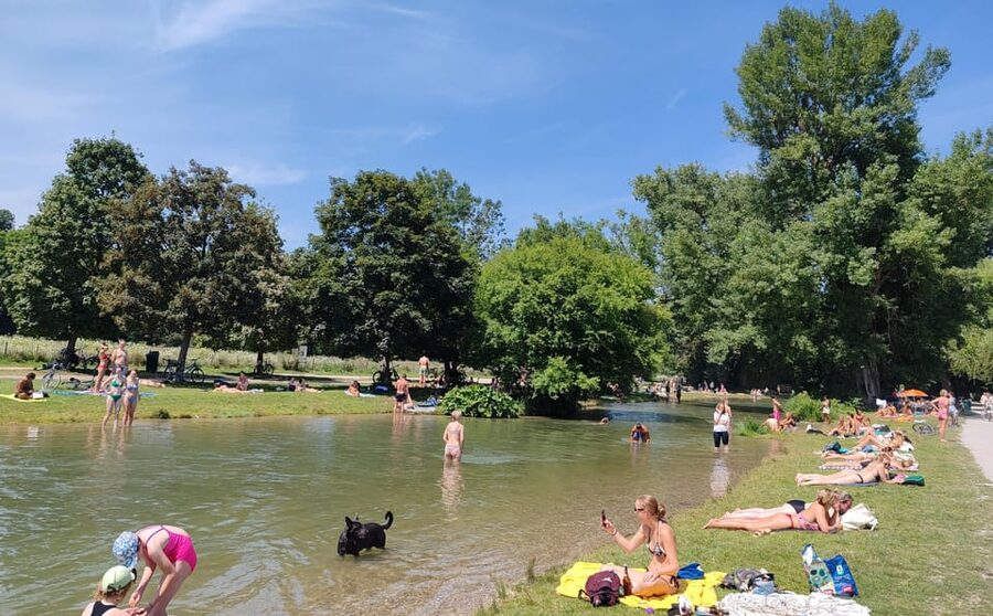 Munich: Mini Classic Bike Tour with Beer Garden Stop at 4 PM - Hofgarten offers a calm pause near the Residenz