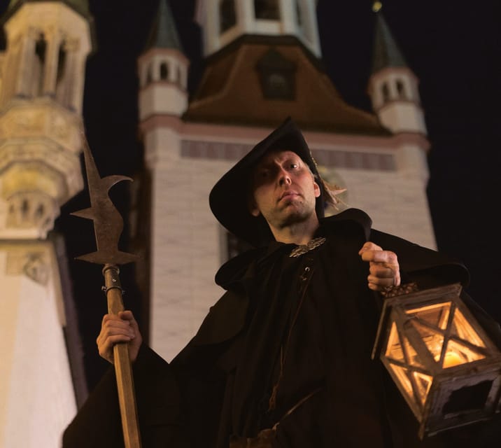 Munich: Night Watchman Tour for Kids (6 - 12 years) - 75 min - What the costume adds to the experience