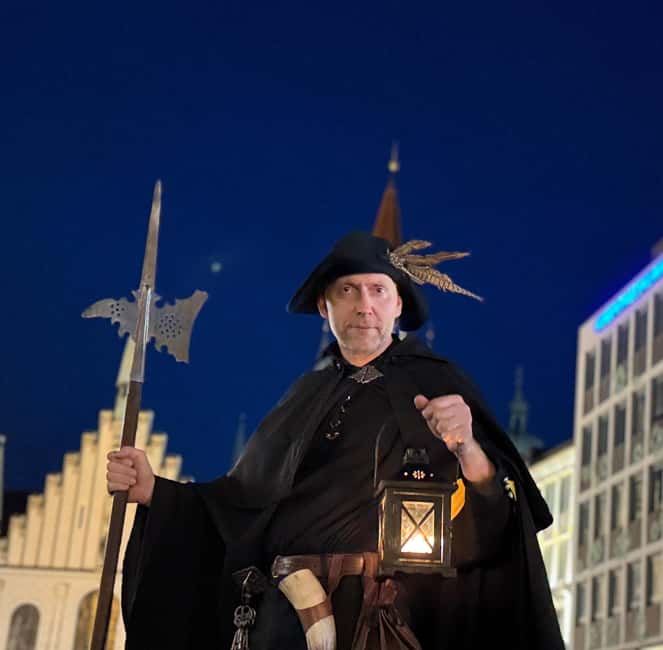 Munich: Night Watchman Tour in English - Duration, pace, and the cold-weather question