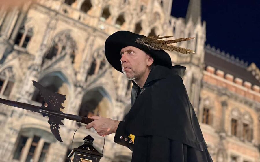 Munich: Night Watchman Tour in English - From Marienplatz into the old lanes