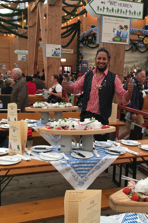 Munich Oktoberfest All-Inclusive Tour - Starting at Marienplatz with breakfast and beer stories