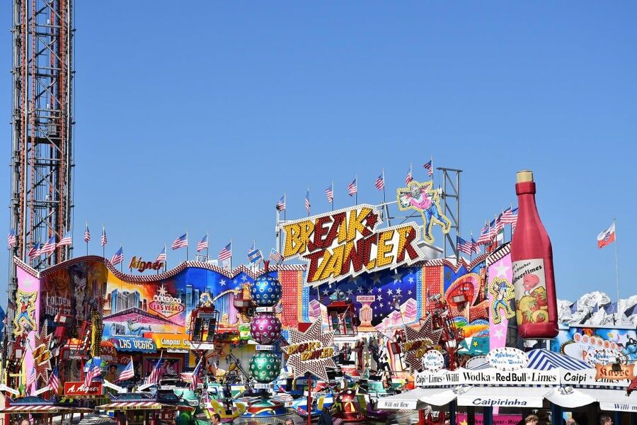 Munich: Oktoberfest Big Beer Tent Evening Table Reservation - What the table experience is really like