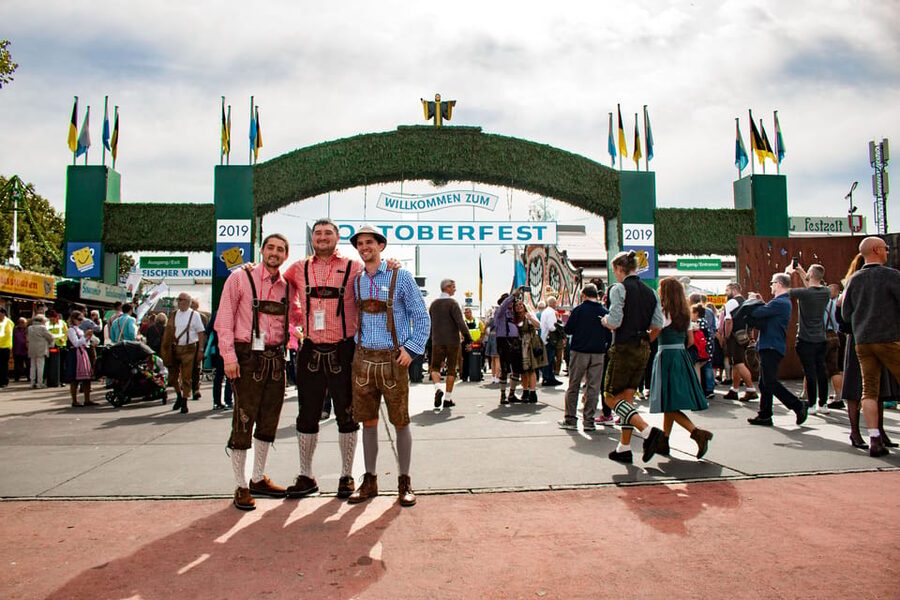 Munich: Oktoberfest Tour with Tent Reservation, Food & Beer - Is the four-hour format long enough?
