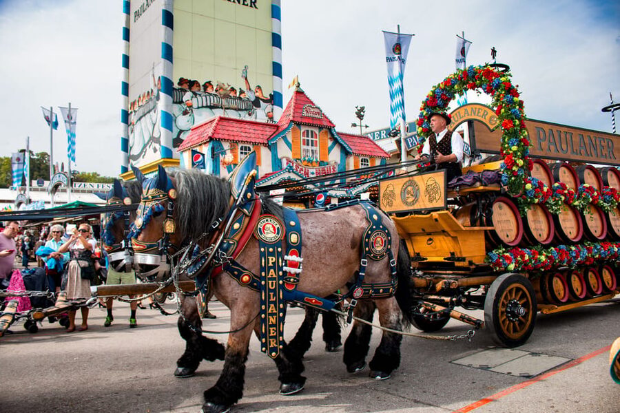 Munich: Oktoberfest Tour with Tent Reservation, Food & Beer - Entering the large beer tent