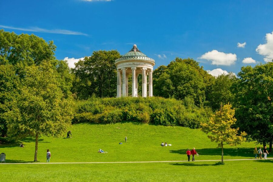 Munich: Old Town Walking Tour - Guide style and the value of local advice