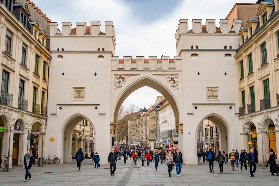 Munich: Old Town Walking Tour in Spanish - St. Michael’s Church and the first historical stop