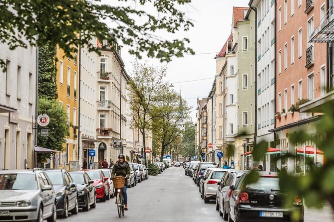 Munich Private Tour with a Local – Highlights & Hidden Gems - Marienplatz and the Glockenspiel