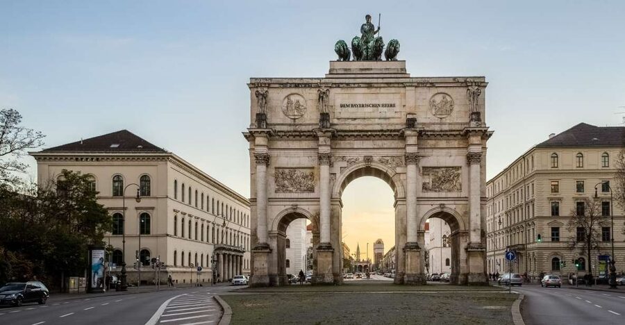 Munich : Private Walking Tour with A Guide (Private tour) - What you can expect around Marienplatz and the Old Town