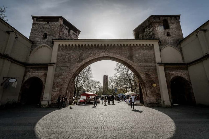 Munich: Raven Black Witches and Executioners Walking Tour - Meeting at Frauenkirche and entering the old city