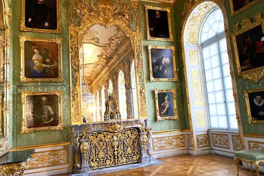 Munich: Residenz Museum Tickets and 2,5-hour Guided Tour - The Ancestral Gallery and Porcelain Cabinet