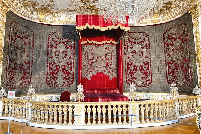 Munich Residenz Palace and Hofgarten Skip-the-line 2,5h Tour - Hofgarten brings the tour outdoors