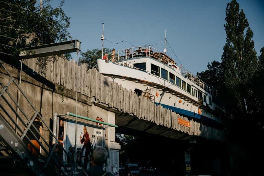 Munich's Hidden Architecture Guided Tour - From Münchner Volkstheater to Bahnwärter Thiel