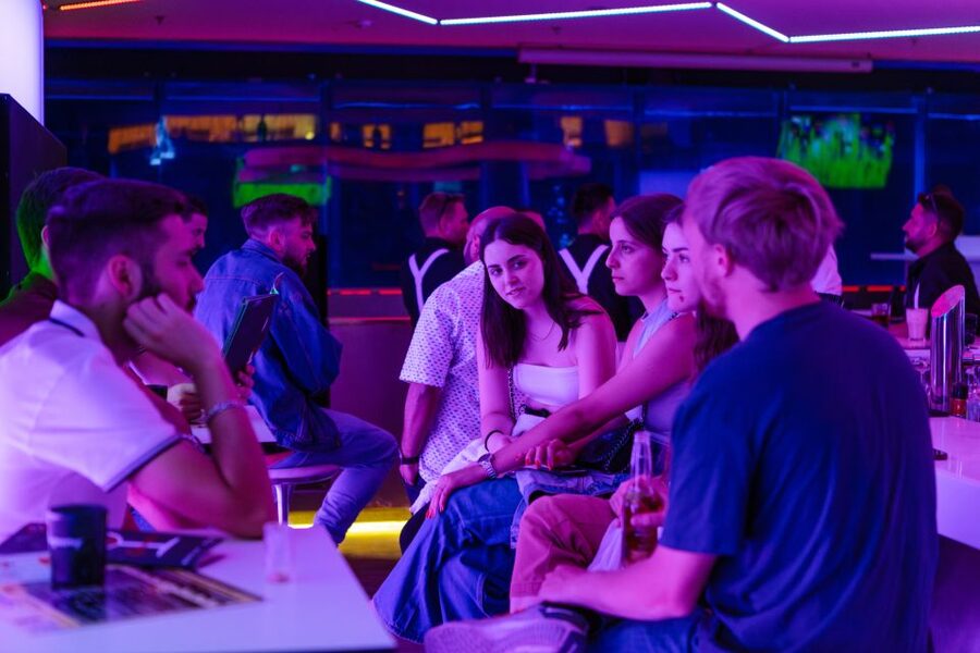 Munich's Original Pub Crawl - Dress Code, Identification, and Practical Rules