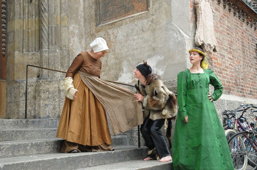 Munich: Scary Tour with actors in GERMAN - St. Peter’s Church and the working life of a hangman
