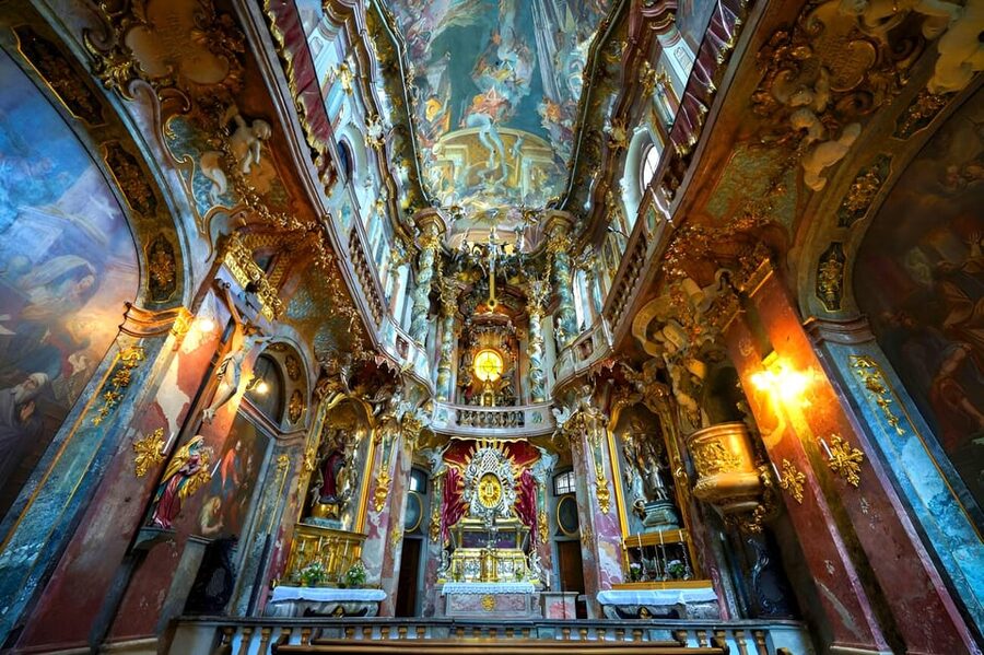 Munich: Spanish Guitar & Bach Toccata at Asamkirche - The Alternate 2025 Program Matters