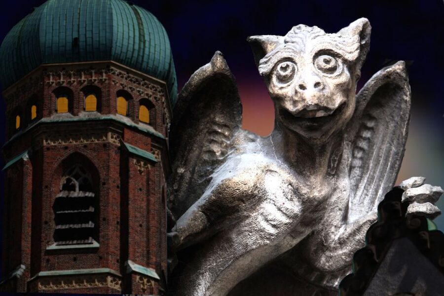 Munich: Spooky Tour of Old Town in German - Cursed places and everyday death