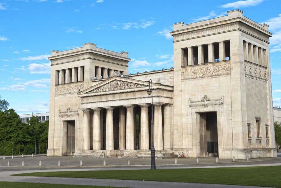 Munich: Third Reich and World War II Private Guided Tour - Starting at Marienplatz and the New Town Hall