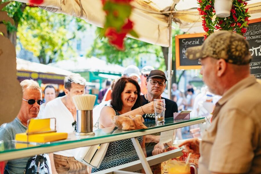 Munich: Viktualienmarkt Food Tour - What the 150-minute pace feels like