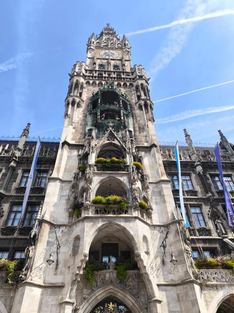 Munich: Walking tour of the old town with all your senses - Viktualienmarkt brings the city into the present