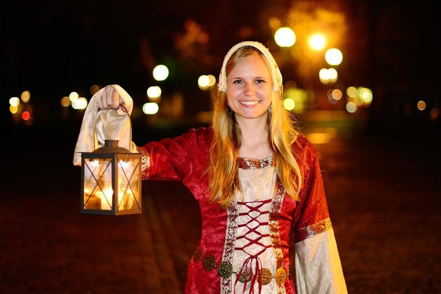 Münster: Night watchman tour through the picturesque old town by lantern light - Prinzipalmarkt after sunset