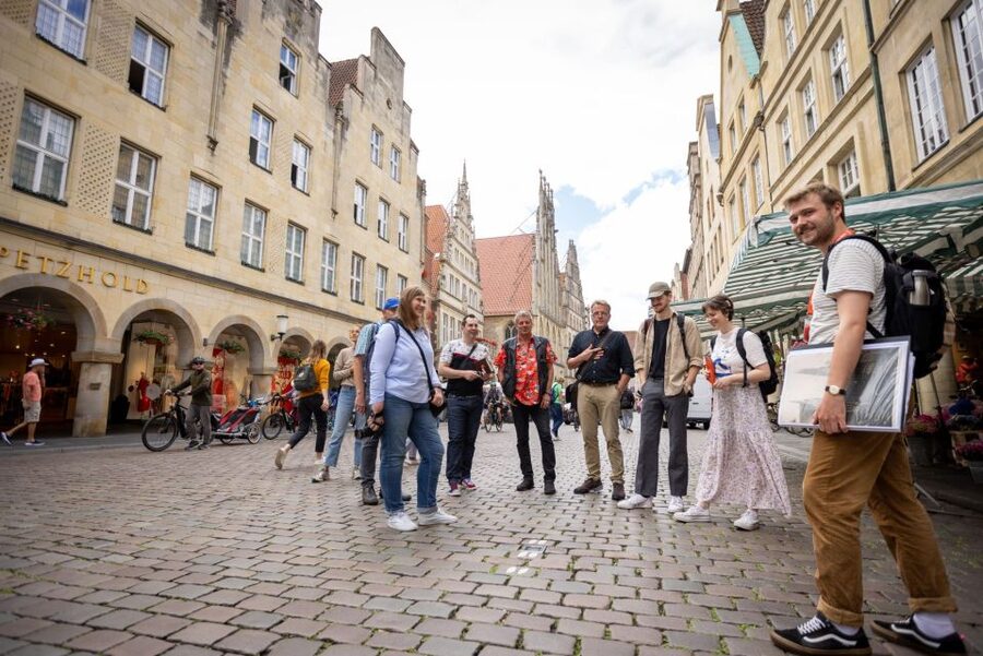 Münster: Old Town Historical Walking Tour by "Geo Epoche" - Lambertikirche and the first chapter of the story