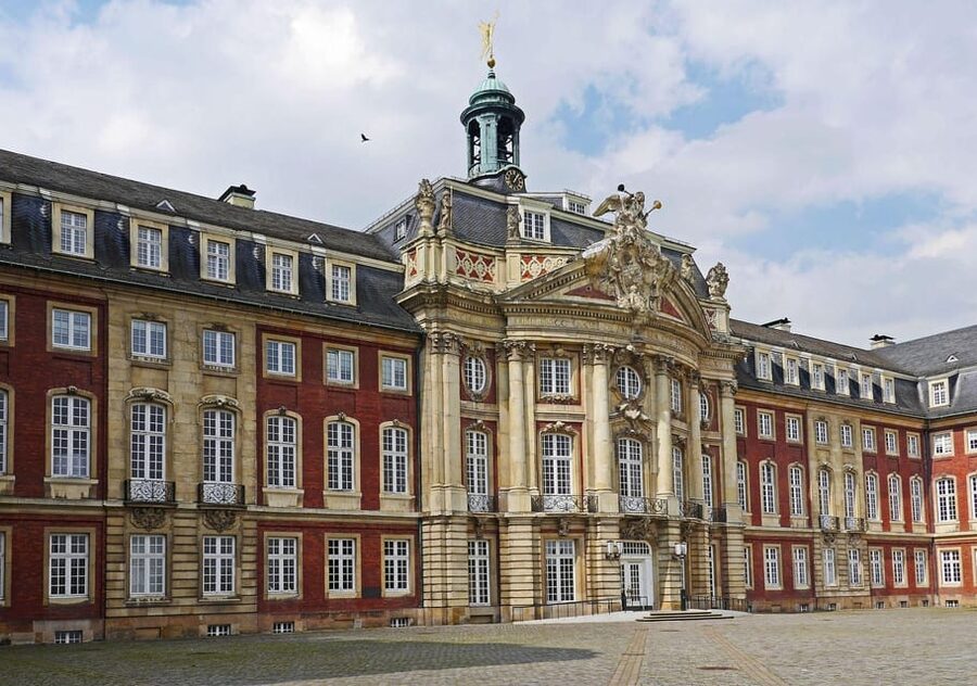 Münster Private Guided Walking Tour - The Historical Town Hall and the Münster Rebellion