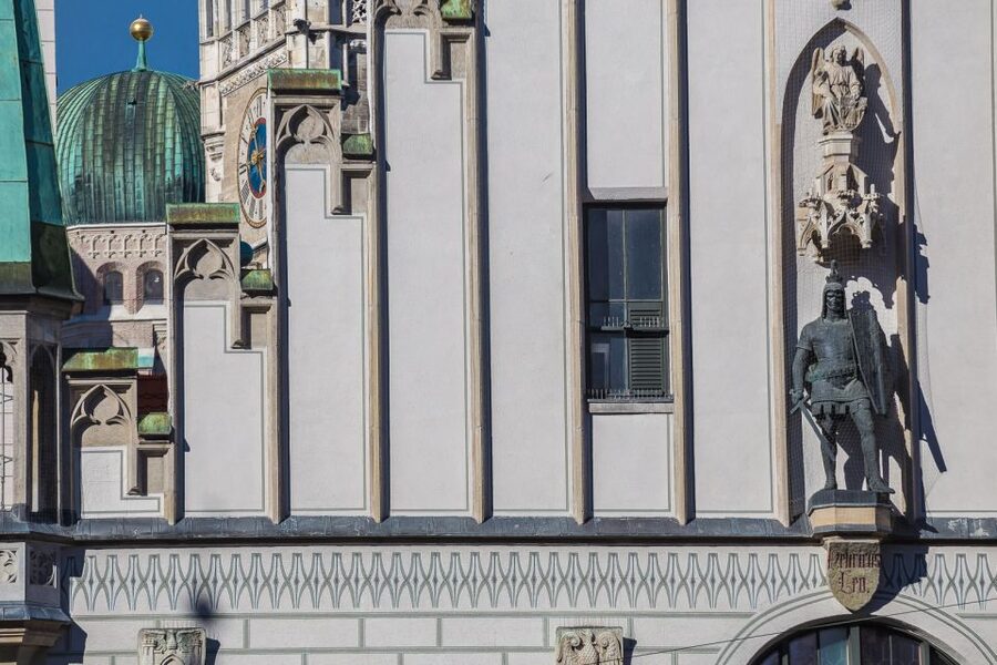 Mystic Munich - Sagas and Legends of the Old Town - The Lindwurm and the monsters of the Marian Column