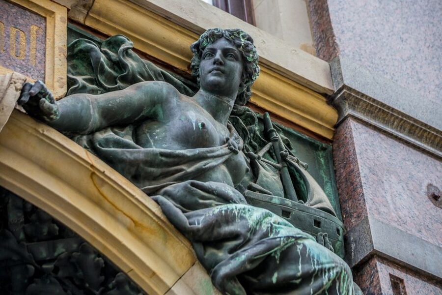 Mystical Hamburg - Walking Tour in German - Should you book Mystical Hamburg?