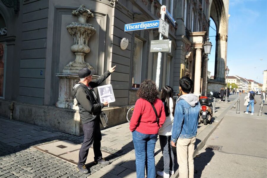 National Socialism WWII with licensed guide - private tour - The Court Garden and a monument to resistance
