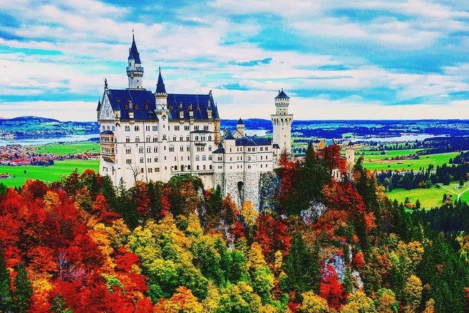 Neuschwanstein Castle Skip-the-Line Private Tour for Groups - Oberammergau for lunch, painted houses, and woodcarving