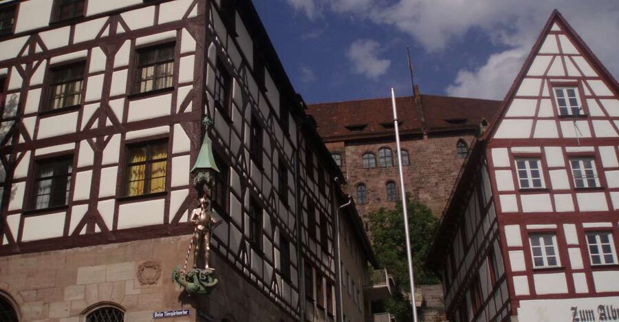 Nuremberg: 1.5-Hour Private Tour through Historical Old Town - Hauptmarkt and the Frauenkirche