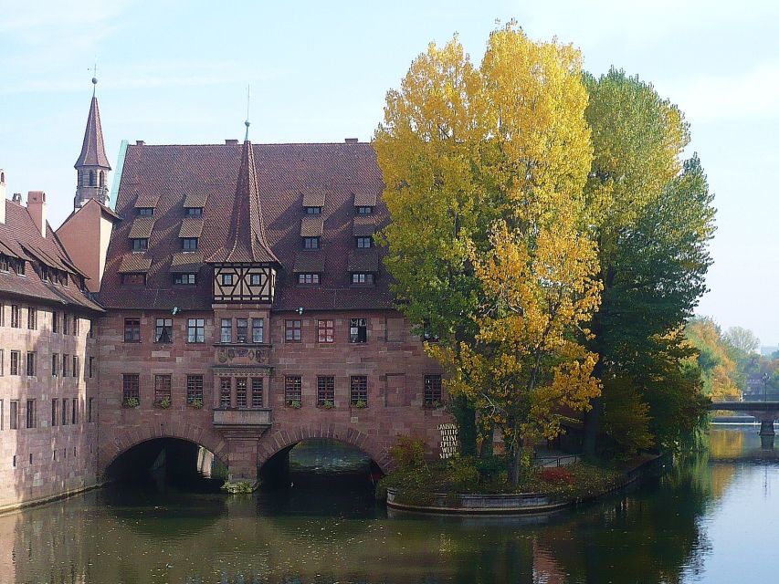 Nuremberg 2-Hour Old Town Highlights Walking Tour in English - Handwerkerhof and the medieval walls
