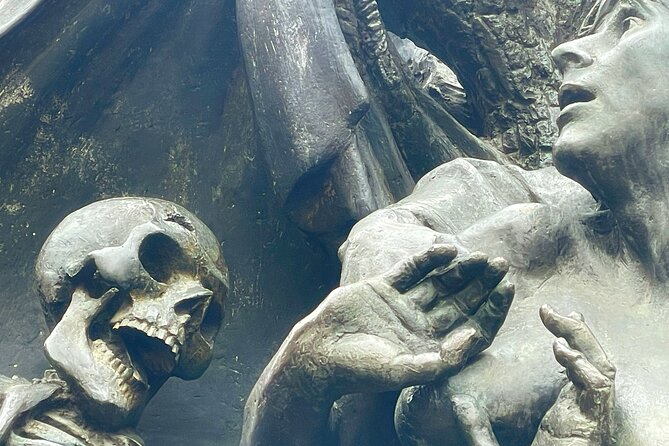 Nuremberg Ghosts and Gallows Evening Walking Tour in English - The final specter near Königstorgraben