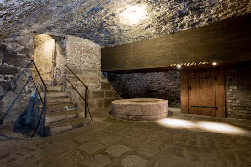 Nuremberg: Medieval Dungeons Guided Tour - Entering the vaulted cellars beneath Old City Hall